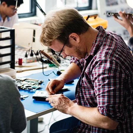 تامین و ساخت قطعات الکترونیکی